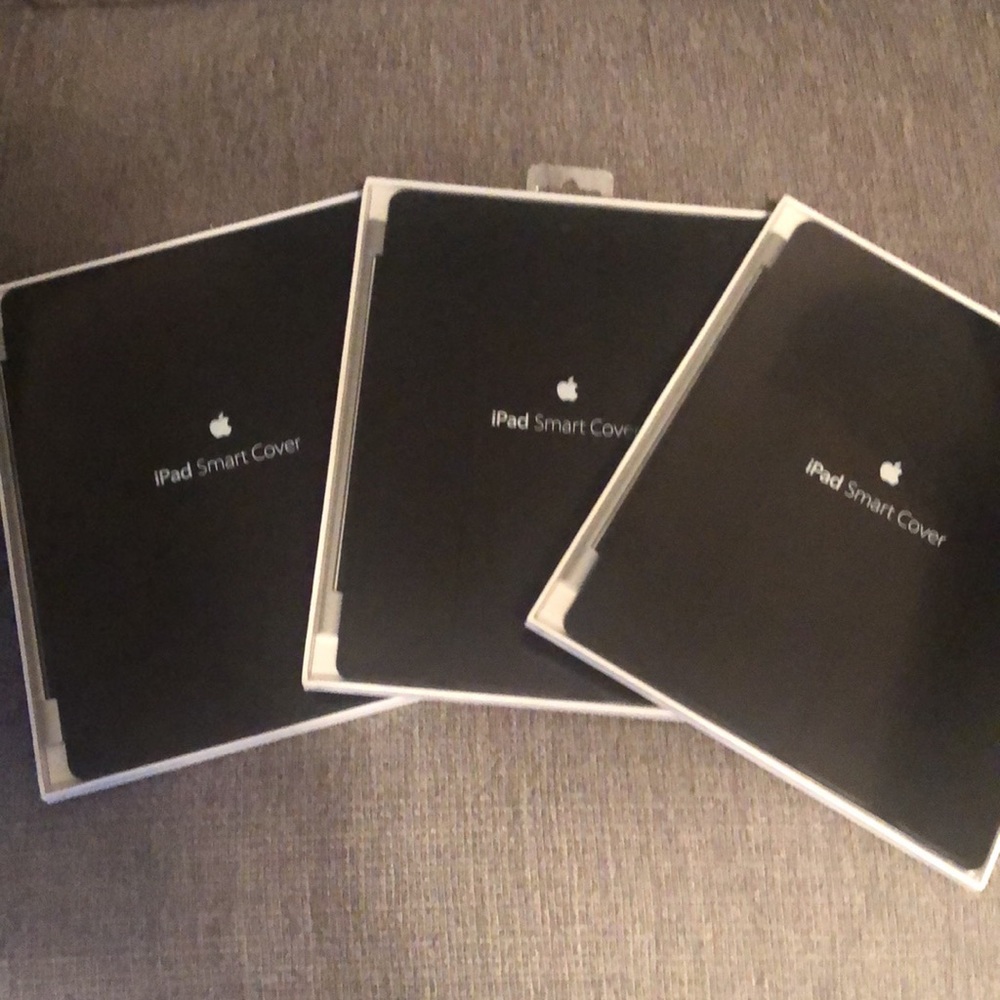 NWT- iPad Smart Cover Black Leather works w/iPad 2 or later. Sold individually.